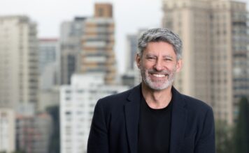 João Bortone, de Intel: “América Latina no es solo una oportunidad de crecimiento, es donde el futuro de la tecnología se está reinventando” Retrato de João Bortone, nuevo Director General de Intel para América Latina, sonriendo a la cámara.