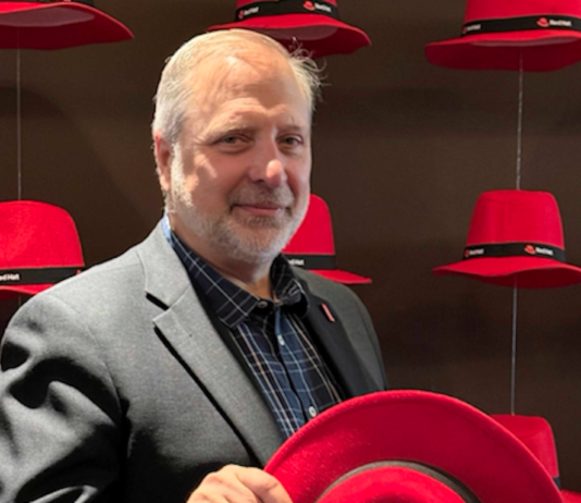 La seguridad del sistema operativo en la era de la Inteligencia Artificial Alejandro Dirgan, líder de la plataforma RHEL para Latinoamérica en Red Hat.