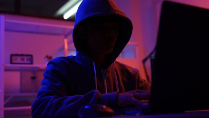 infostealer-sequestro-contas-claude Claude: Secuestro de sesiones y consumo de créditos sin autorización