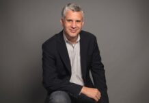 Dell Technologies transforma los datos empresariales en contextos de confianza para los agentes de IA Arthur Lewis, presidente de Infrastructure Solutions Group de Dell Technologies.