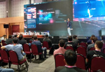 Ekoparty mostró sus músculos empresariales en la edición 2026 Escenario principal de la Ekoparty