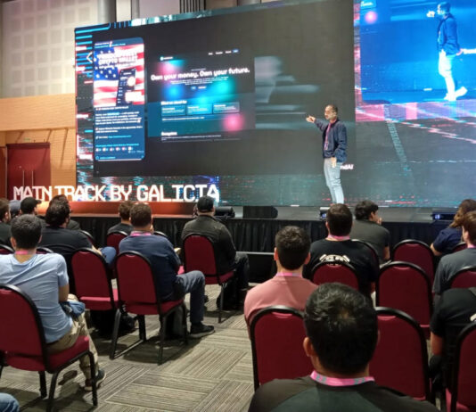 Ekoparty mostró sus músculos empresariales en la edición 2026 Escenario principal de la Ekoparty