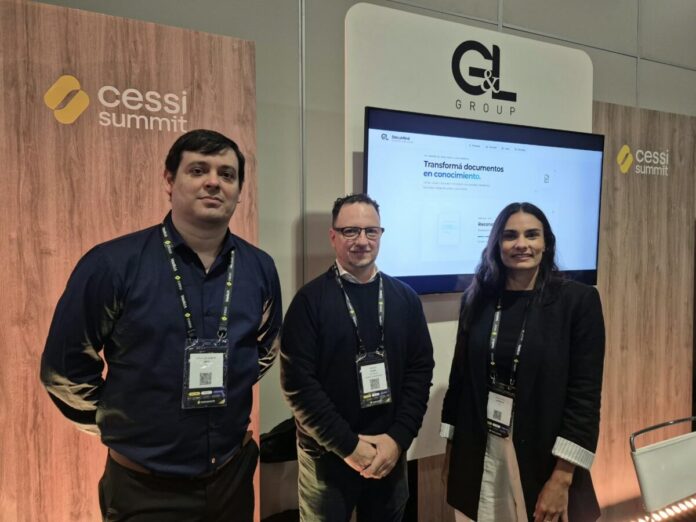 Marcos Rivera (centro) y otros miembros del team de G&L