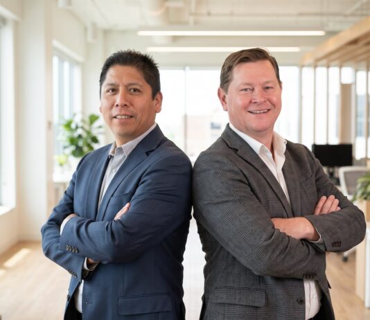 Fortinet advierte: La IA acelera la explotación de vulnerabilidades conocidas y exige una velocidad de respuesta inmediata Martín Hoz y Carl Windsor, de Fortinet: La aplicación de parches en dispositivos expuestos a Internet debe ser una prioridad ante el avance de las herramientas automatizadas.